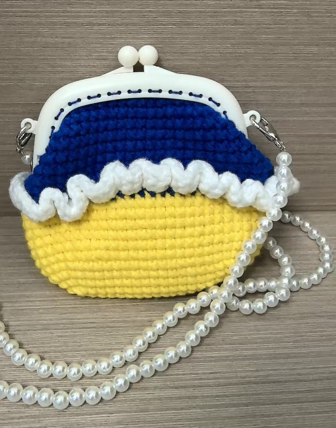 Crocheted card wallet - Snow White