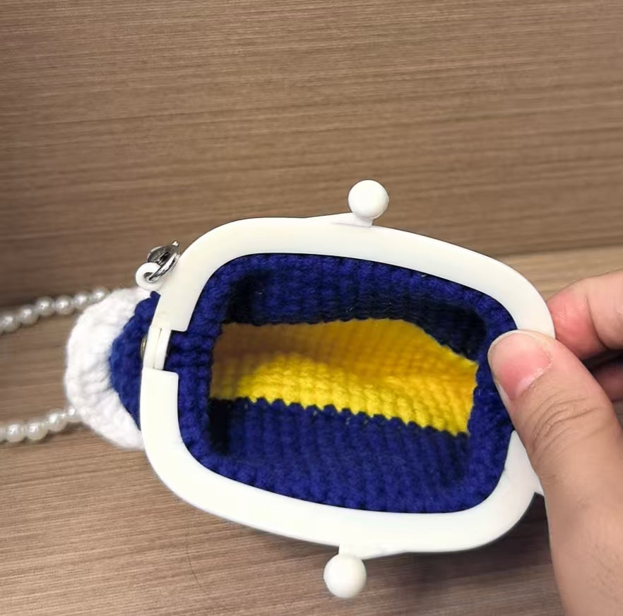 Crocheted card wallet - Snow White