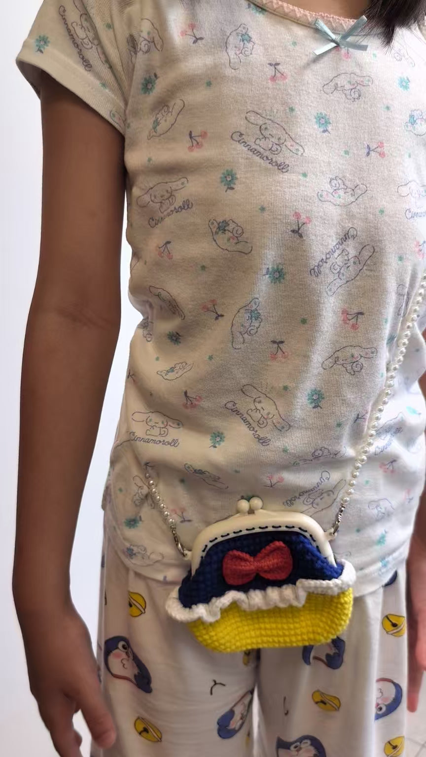 Crocheted card wallet - Snow White